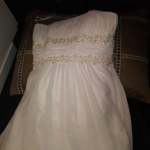 Beautiful size 8 wedding gown worn one time